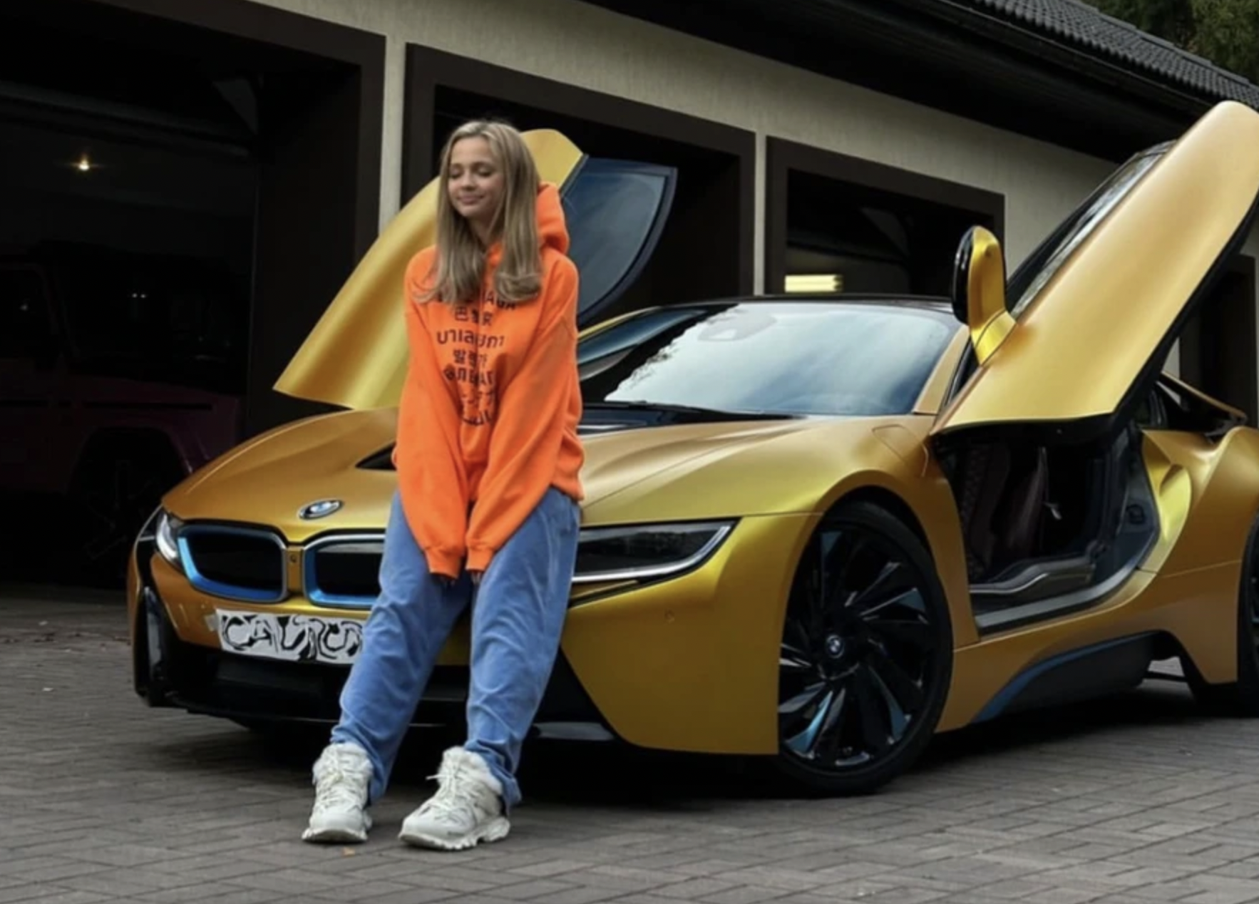 Роза шпатель: куда пропала культовая героиня комедийного сериала?