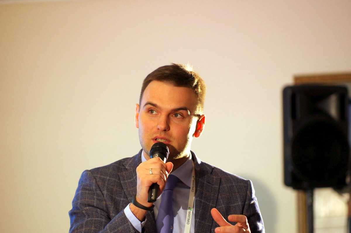 Тарасенко, роман сергеевич