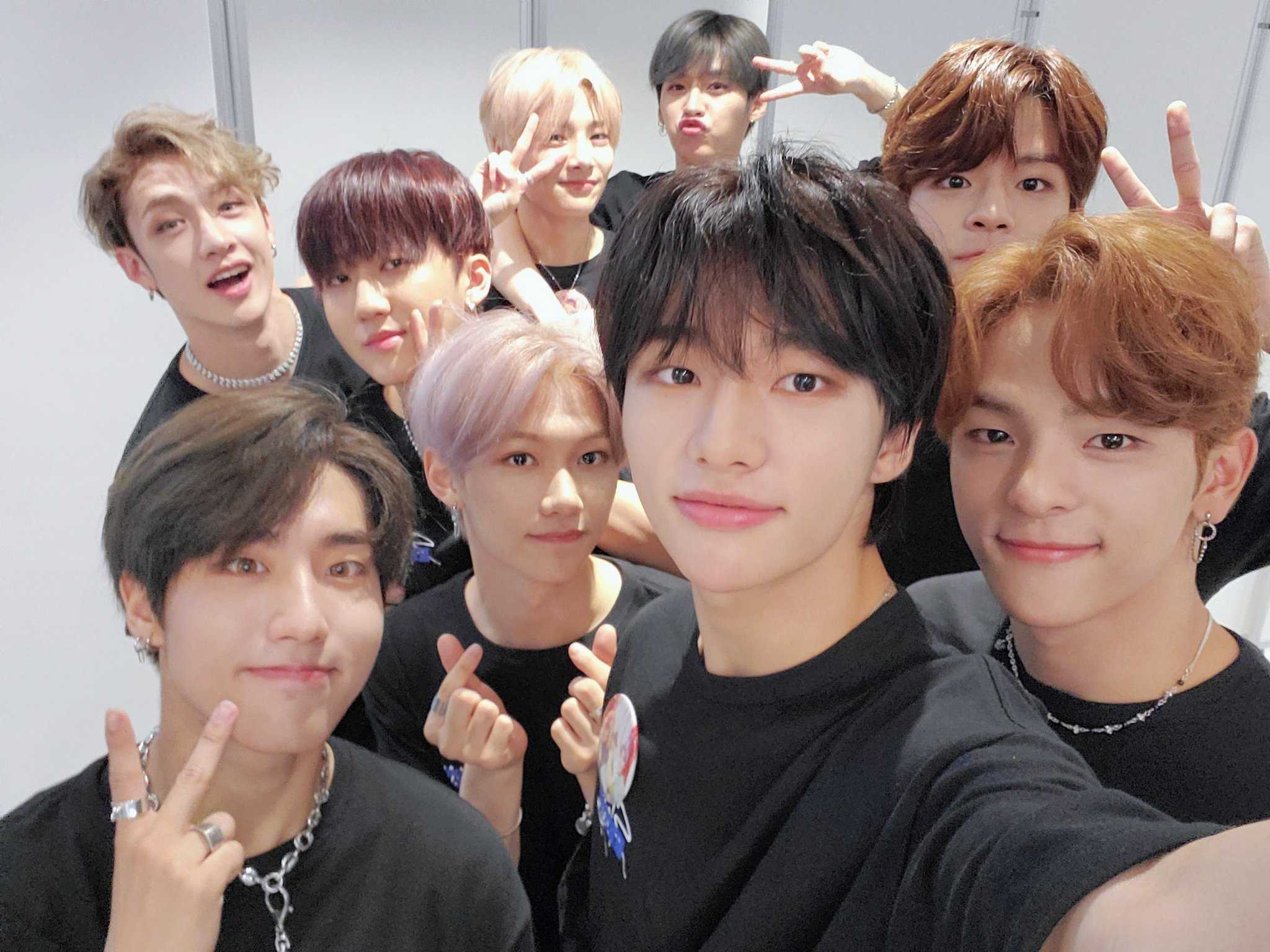 Stray kids (музыкальная группа). биография участников, настоящие имена, интересные факты, популярные песни, социальные сети