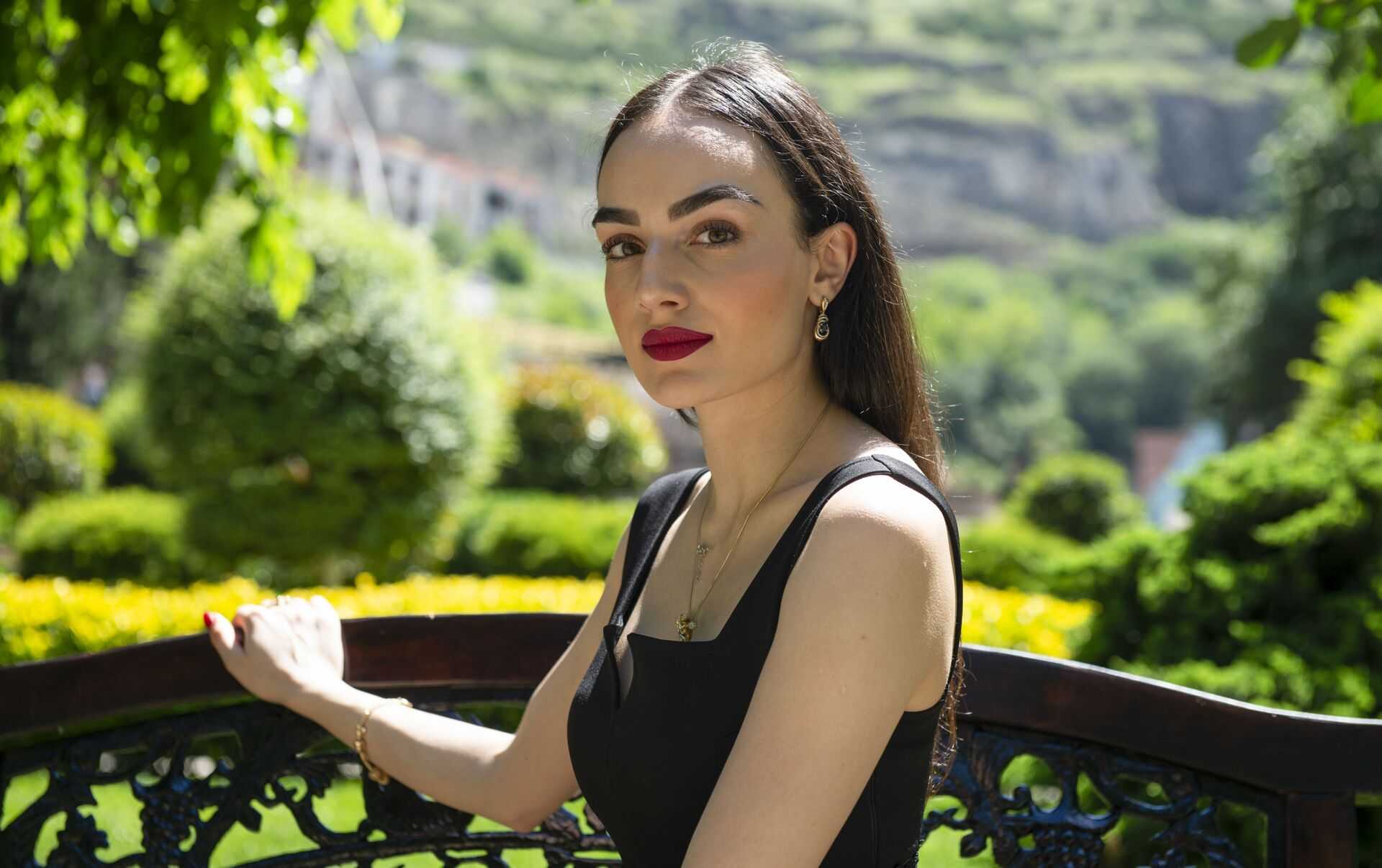 Анна Егоян кто она такая интересные факты из биографии Путь в поэзию съемки в сериале Хаос Информация о личной жизни
