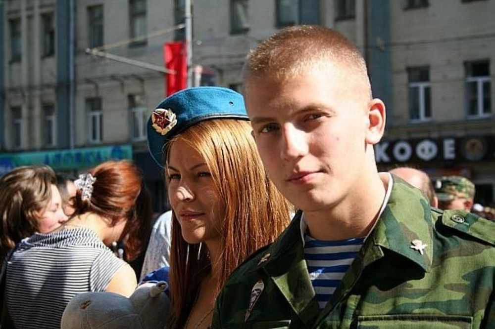 Алексей Щербаков российский стенд ап комик и юморист Прославился благодаря шоу Stand Up на ТНТ Женат воспитывает 2 детей