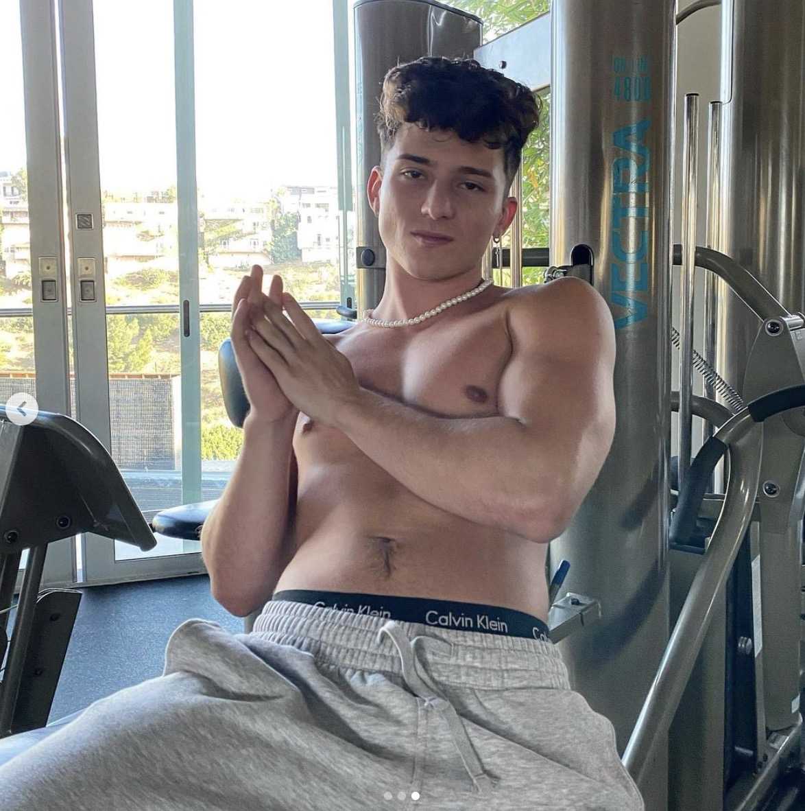 Tony lopez – age, bio, personal life, family & stats - celebsages