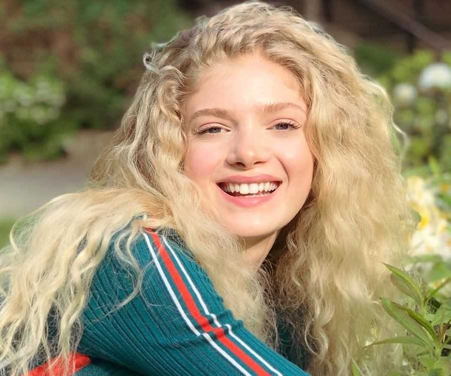 Elena kampouris bio, affair, relationship, net worth, ethnicity, salary, age