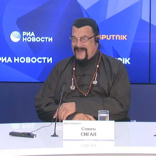 Как выглядел стивен сигал в молодости и детстве: фото из юности