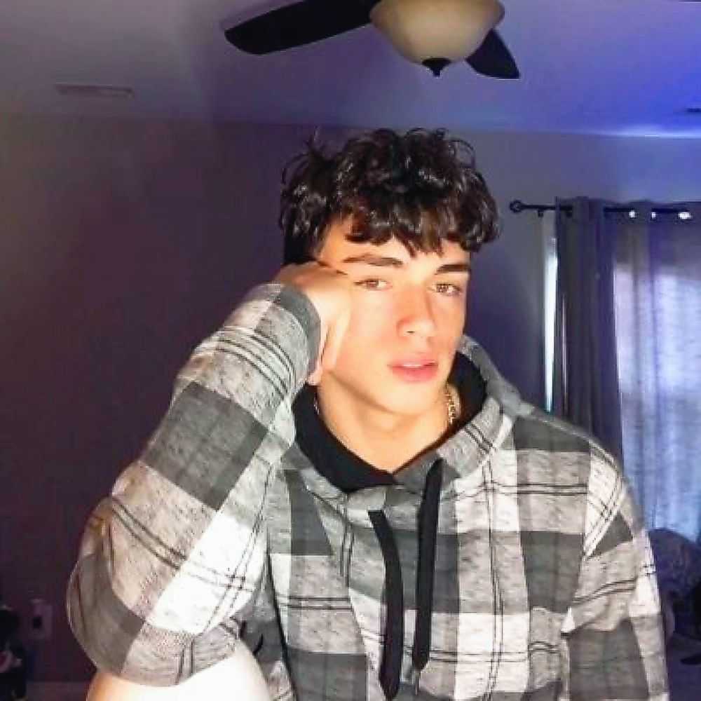 Quinton griggs biography: age, instagram, girlfriend, net worth, tiktok, height, songs, birthday, twitter, wikipedia, merch, cynthia parker | thecityceleb