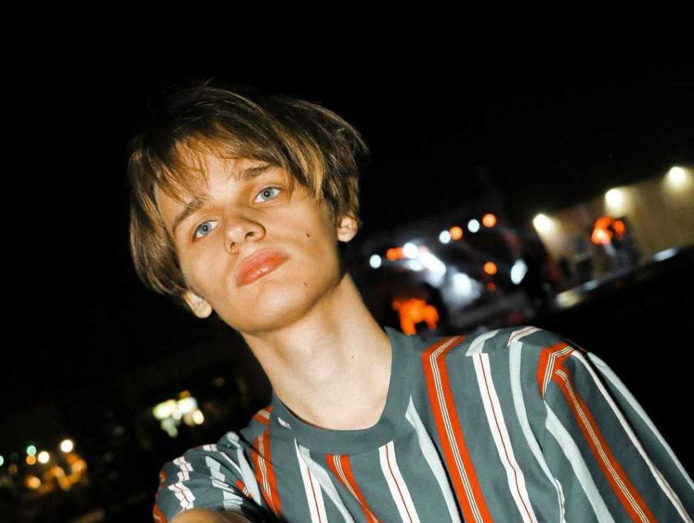 Scally Milano кто он такой известные факты из биографии Как развивалась музыкальная карьера альбомы и треки Информация о личной жизни