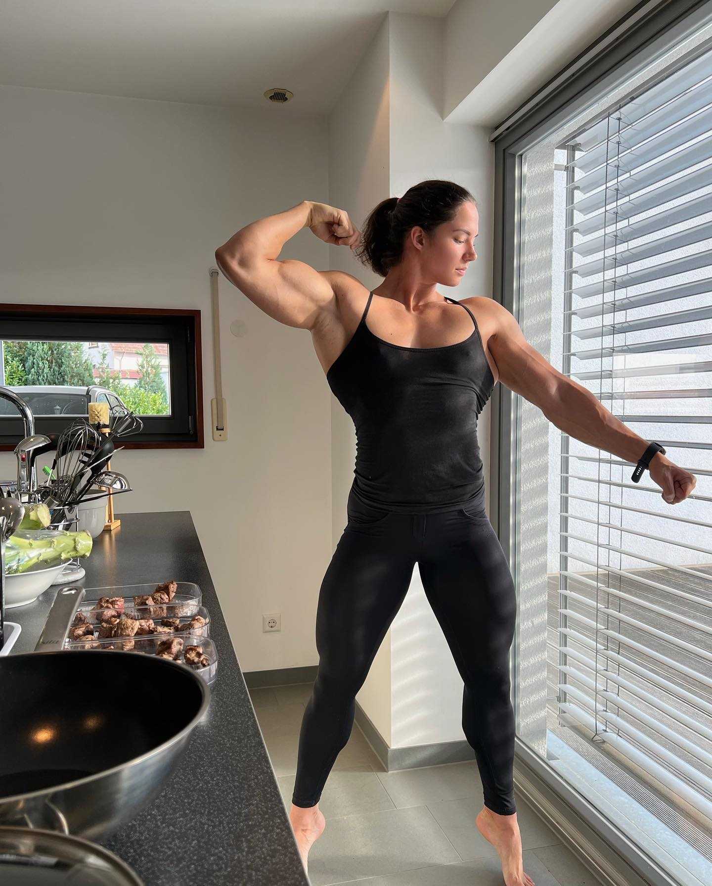 Vladislava galagan wiki, height, weight, age, family, net worth, diet, workout, biography & more