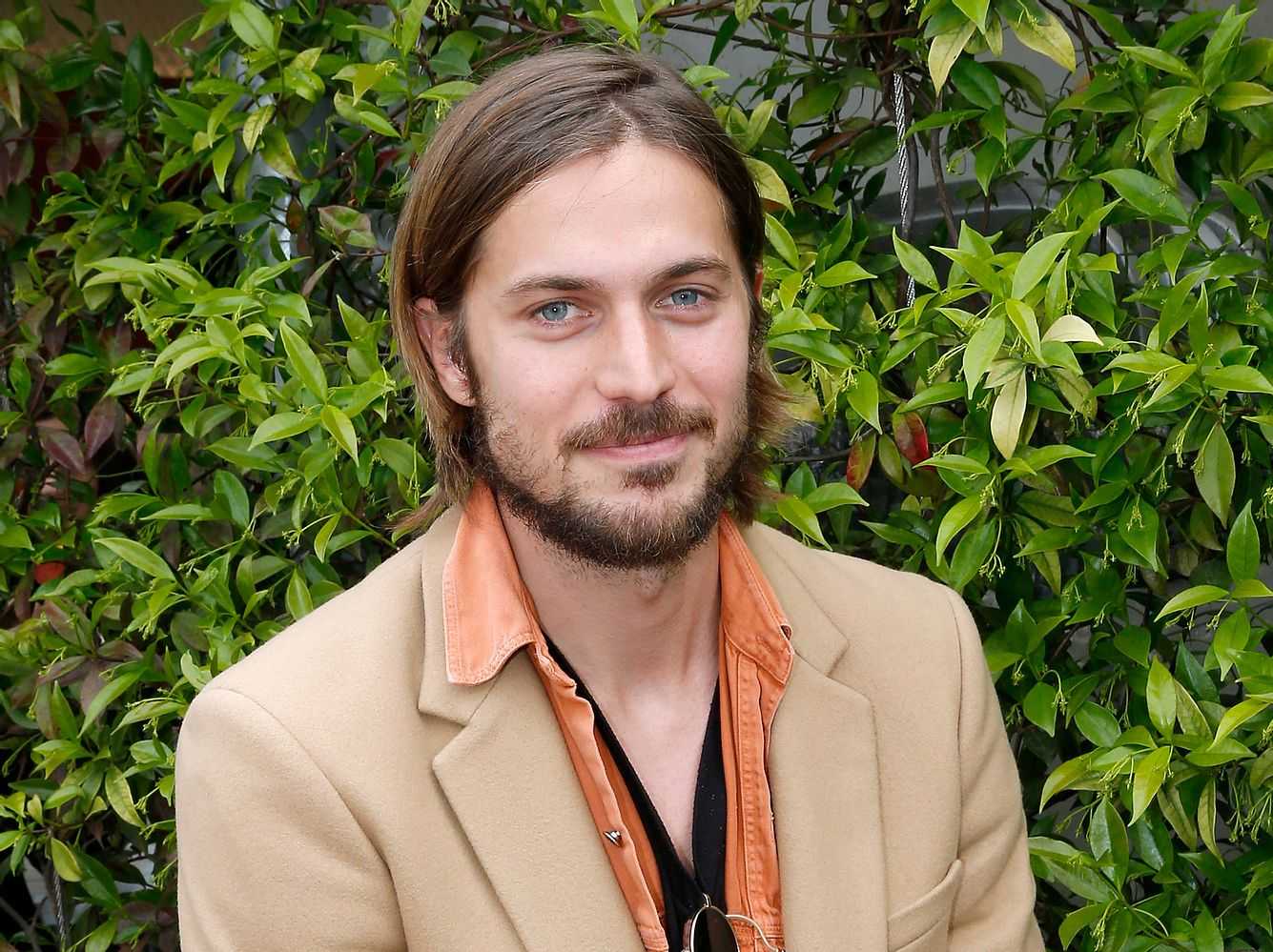 Lucas bravo girlfriend: see who the actor is dating | my imperfect life