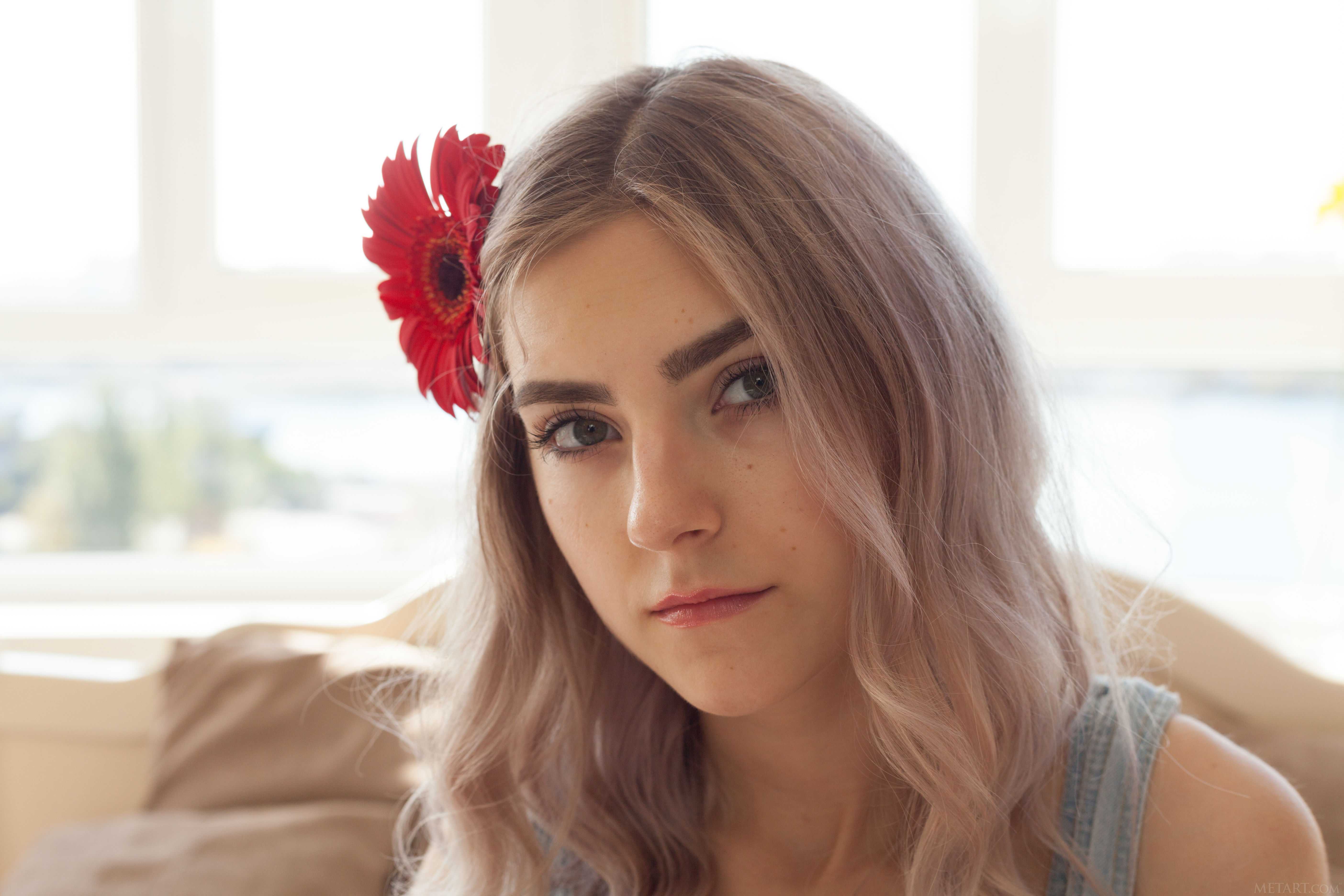 Сколько лет eve elfie
