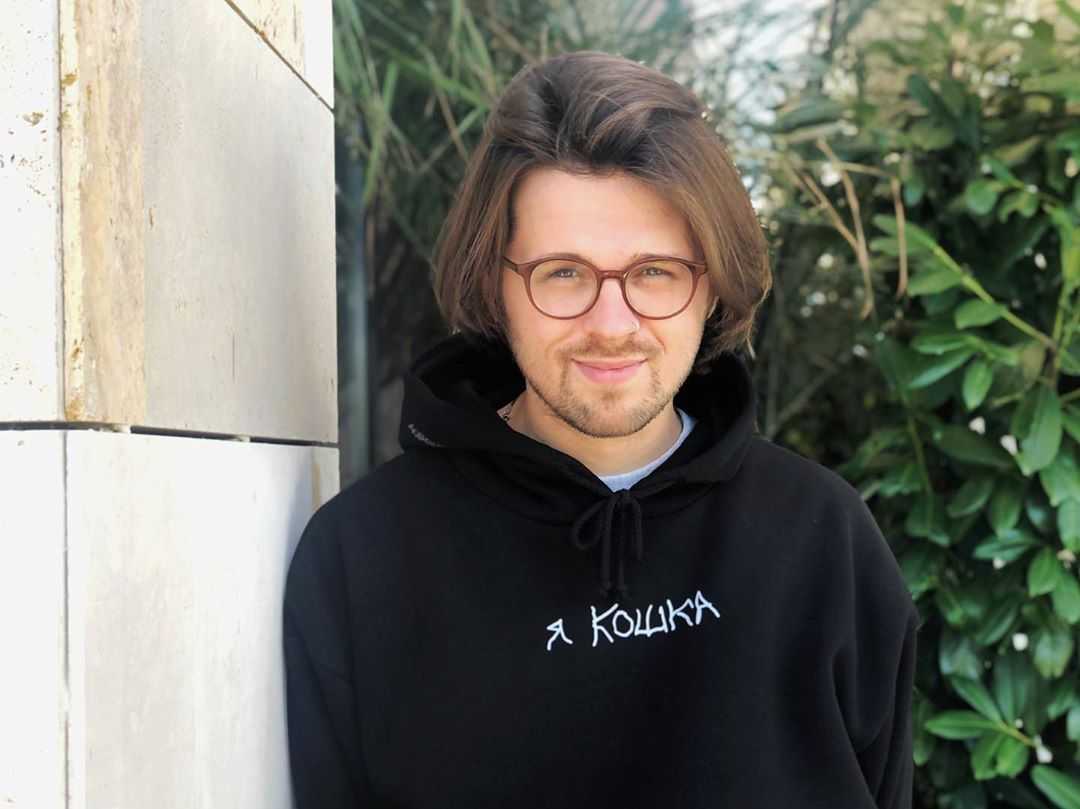 Есть ли девушка или жена у кирилла сарычева: биография и личная жизнь.