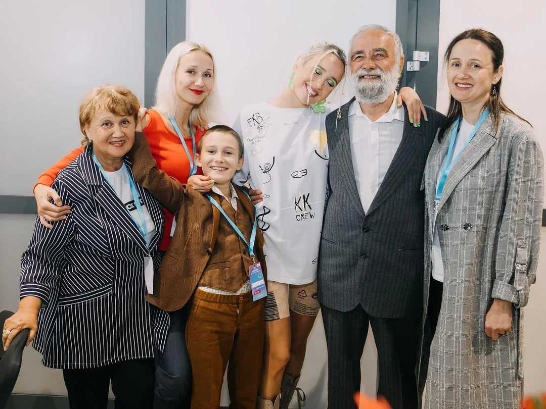 Клава Кока настоящее имя Клавдия Высокова подробная биография фото и личная жизнь Klava Coca её семья парень а также рост и вес Путь певицы от детства до сейчас Музыка альбомы и клипы артистки