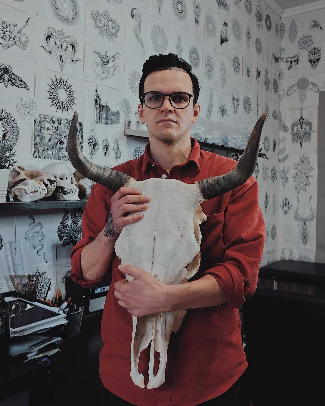 Дмитрий ларин