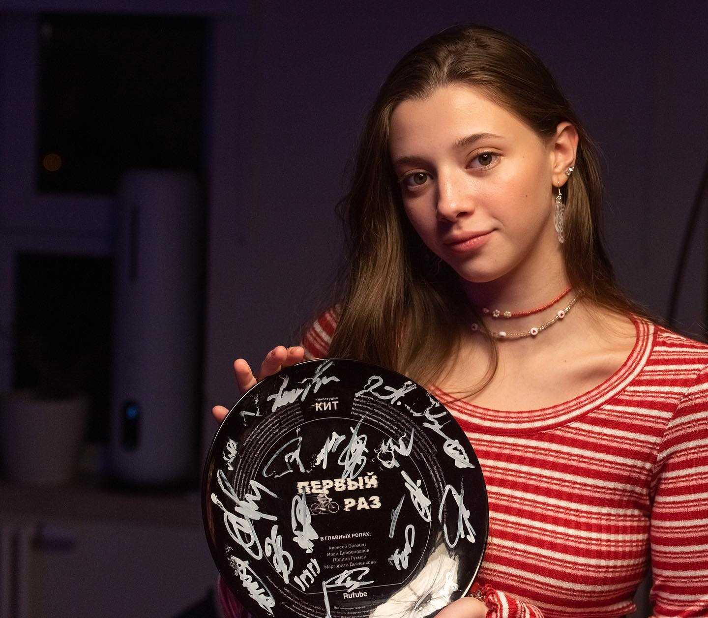 Полина гухман: биография, возраст, родители, образование и актерская карьера