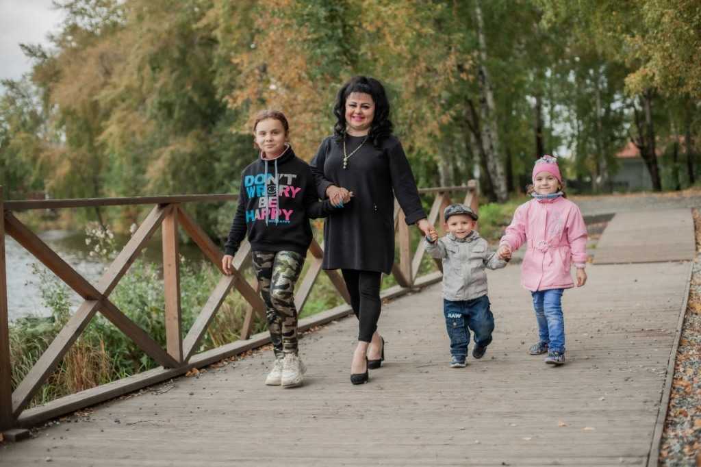 Ирина Костылева биография блогера карьера в ТикТоке и  е Детство муж семья дети какой контент снимает Фото без макияжа